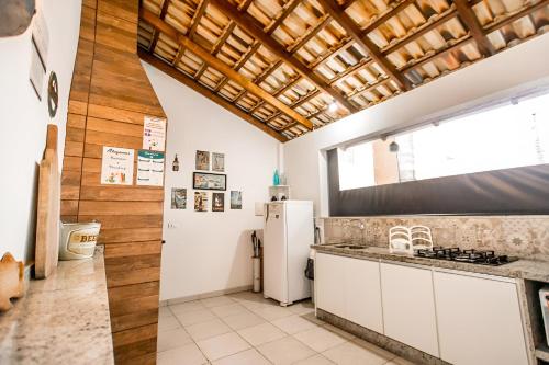 Dapur atau dapur kecil di Pousada Portal do Sol Bombinhas
