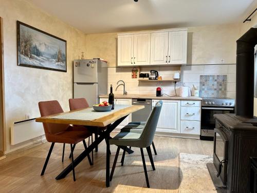 Η κουζίνα ή μικρή κουζίνα στο Durmitor Home with Sauna