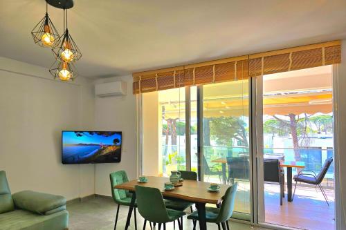 Μια τηλεόραση ή/και κέντρο ψυχαγωγίας στο Cozy Apartment in San Pietro Resort - Happy Rentals