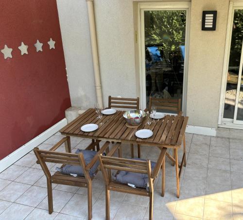 Beachside Apartment with Pool & Garden in Juan les Pins