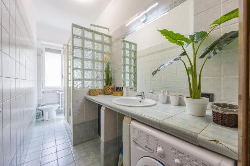 Apartment Metro San Paolo -Air Conditioning-WIFI-TV55"- 9 minutes from the Colosseo
