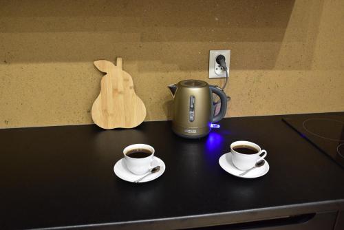 two cups of coffee on top of a counter at Apartmány Žakovce & SPA in Veľká Lomnica