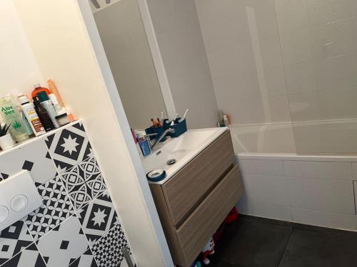 Et badeværelse på Duplex-pied du village JO paris