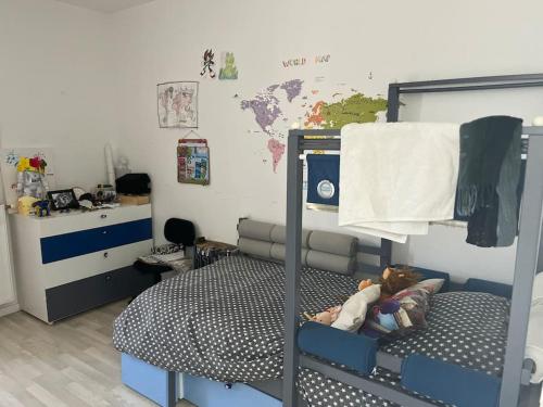 En eller flere senge i et værelse på Duplex-pied du village JO paris