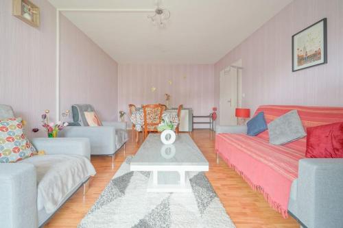 Photo de la galerie de l'établissement Spacious 1BR APT with Great Balcony, à Saint-Denis