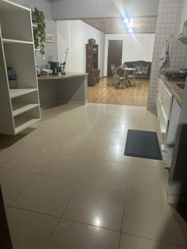 Η κουζίνα ή μικρή κουζίνα στο Casa São José dos Pinhais