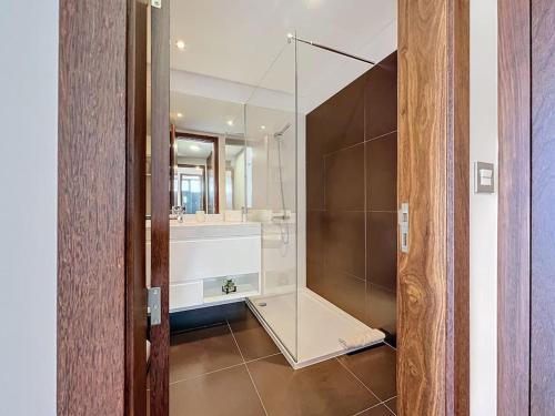 a bathroom with a shower with a tub and a sink at Villa Ribeiro Real 12 A in Câmara de Lobos