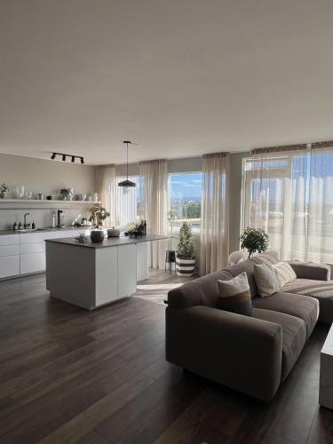 Η κουζίνα ή μικρή κουζίνα στο E8 - Cozy 2 BR Apartment in central Reykjavík, with view