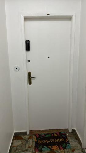 a white door in a room with a rug at Viva a bela Copacabana! in Rio de Janeiro