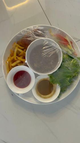 Comida en o cerca de este apartamento