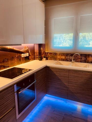 Luxurious & cozy down town home 82’