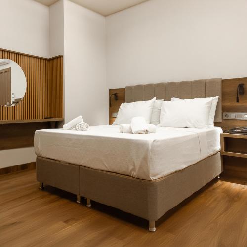 Postel nebo postele na pokoji v ubytování Querencia Suit Hotel
