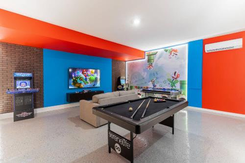 Cozy House w Game Room Theater Pool and More photo 10