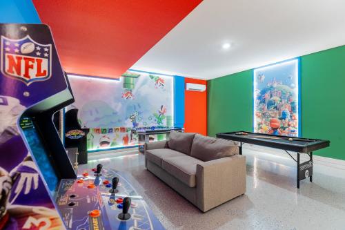 Cozy House w Game Room Theater Pool and More photo 17
