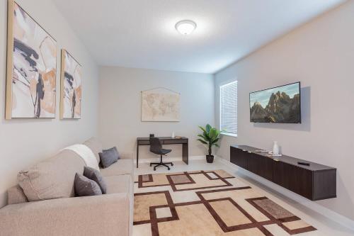 Cozy House w Game Room Theater Pool and More photo 45