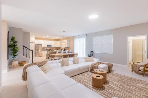 Cozy House w Game Room Theater Pool and More photo 49