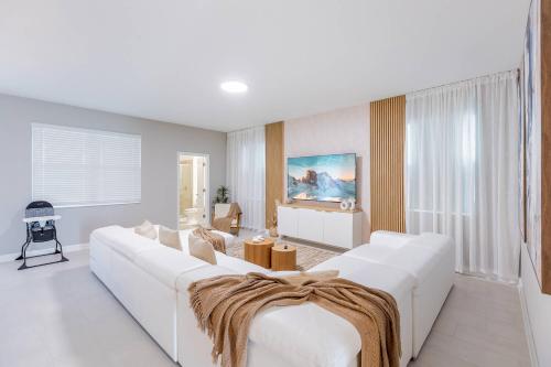 Cozy House w Game Room Theater Pool and More photo 51