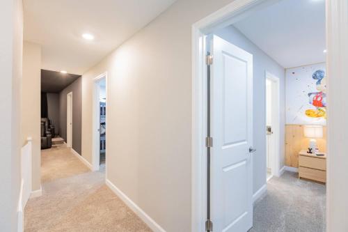 Cozy House w Game Room Theater Pool and More photo 68