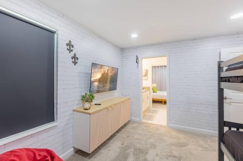 Cozy House w Game Room Theater Pool and More photo 78