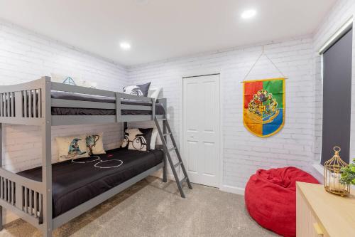 Cozy House w Game Room Theater Pool and More photo 80