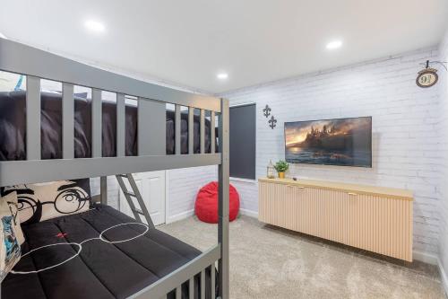 Cozy House w Game Room Theater Pool and More photo 82