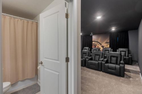 Cozy House w Game Room Theater Pool and More photo 83