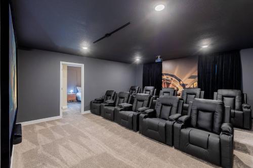 Cozy House w Game Room Theater Pool and More photo 87
