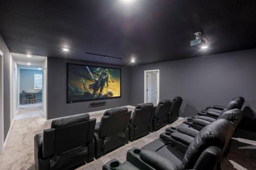Cozy House w Game Room Theater Pool and More photo 90