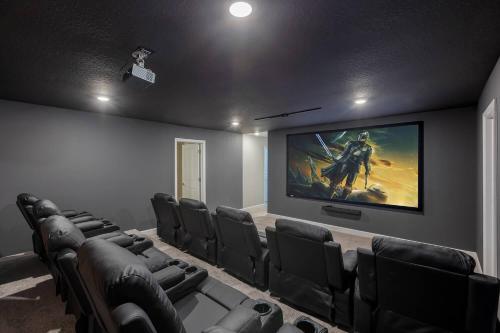 Cozy House w Game Room Theater Pool and More photo 92