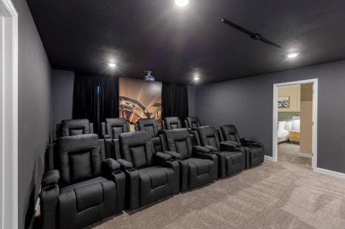 Cozy House w Game Room Theater Pool and More photo 93