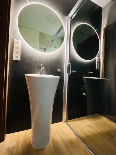 a bathroom with a sink and a mirror at Butter Chill House - Dom na Kaszubach in Masłowo