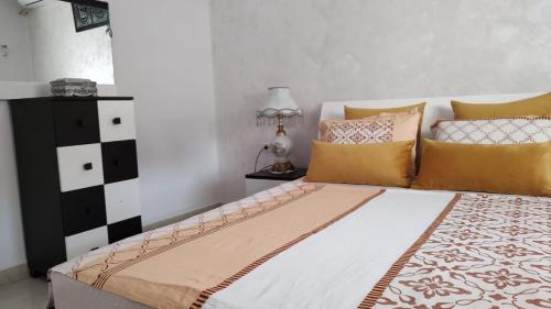 Postel nebo postele na pokoji v ubytování Guest house DAR Al YASMINA