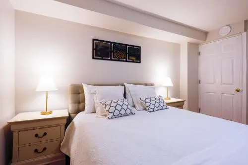1,200sq ft comfy home, perfect location, luxury bedding, feels like home!