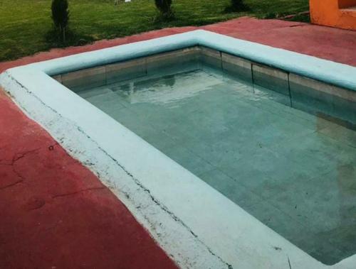 a pool of water on top of a red floor at Casa de campo tepeyac in El Salto