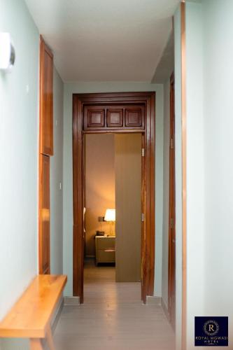 Una cama o camas en una habitación de Royal Mgwasi Hotel