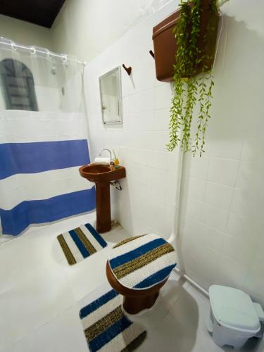 a bathroom with a toilet and a sink at Charmoso Studio, em Castanhal in Castanhal