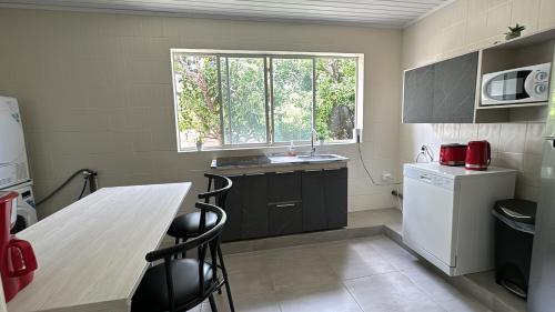 Kuchyň nebo kuchyňský kout v ubytování Villa Grand Jardin