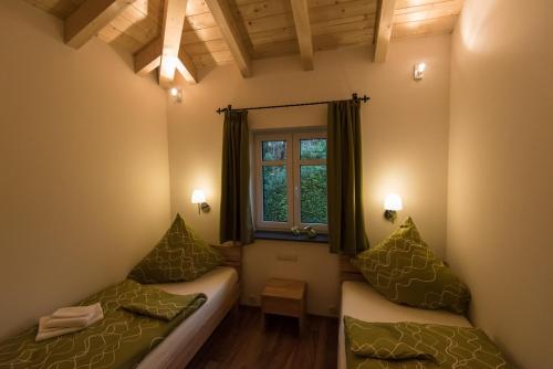 a small room with two beds and a window at "Wohnen im Garten der Sinne" in Kindenheim