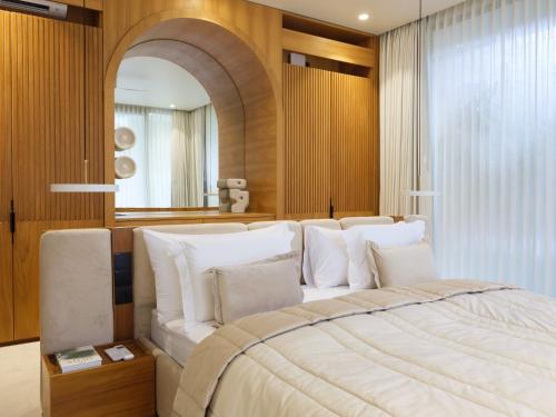 Ένα ή περισσότερα κρεβάτια σε δωμάτιο στο Lyvin Bingin Villas