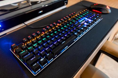 a computer keyboard with a mouse on a desk at 충주 어반브라운호텔 in Chungju