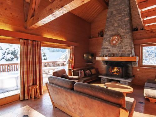 Chalet familial 10 pièces à Meribel, proche des pistes, avec cheminée et terrasse, 12 personnes - FR-1-180-625