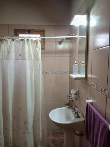 Ένα μπάνιο στο Cómoda casa en Maipú Mendoza
