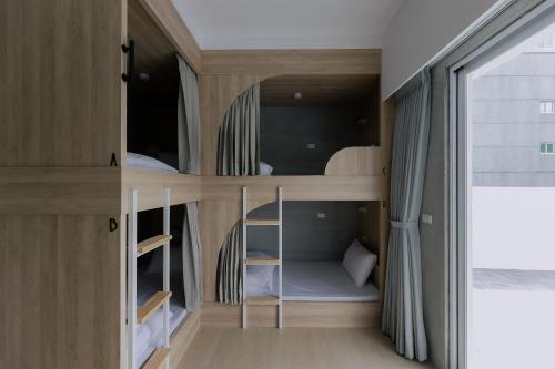 a small room with bunk beds in it at Terumahouse 照間 民宿編號2016號 in Taitung City