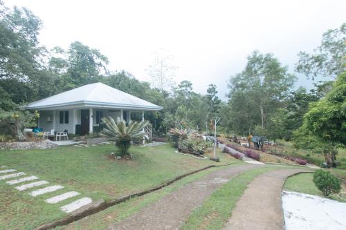 Gallery image of RedDoorz @ Marceily Point Resort Guimaras in Igcauayan
