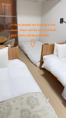 Postel nebo postele na pokoji v ubytování yksi STAY ＆ APARTMENT OSAKA