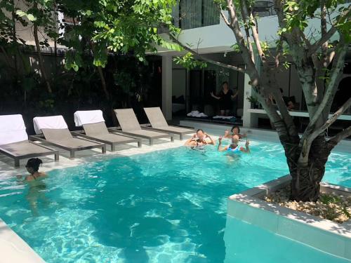 Kolam renang di atau dekat dengan POR Daowadung