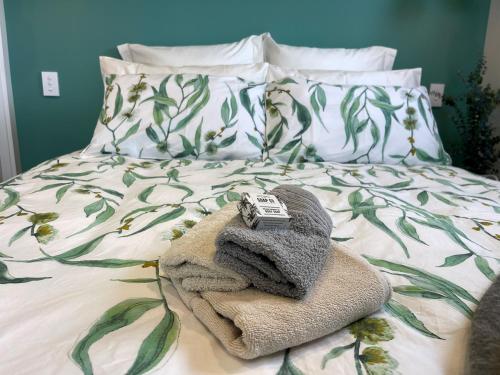 Postel nebo postele na pokoji v ubytování Basin View