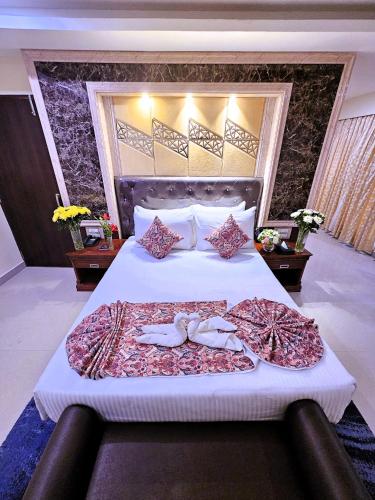 Postel nebo postele na pokoji v ubytování Sathyam Grand Resorts, Sriperumbudur
