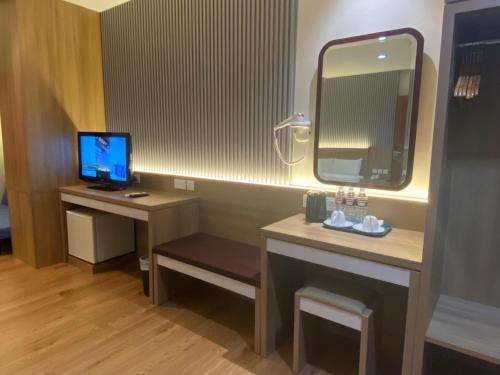 Televisyen dan/atau pusat hiburan di Lovina Inn - Nagoya Batam