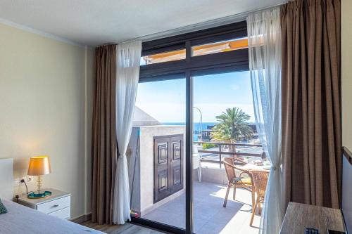 Postel nebo postele na pokoji v ubytování Panoramic View Sunflower By Dream Homes Tenerife
